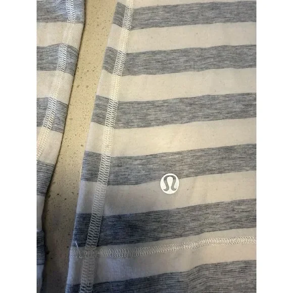 Lululemon Women's Vintage Long Sleeve Size 10 - Picture 5 of 5